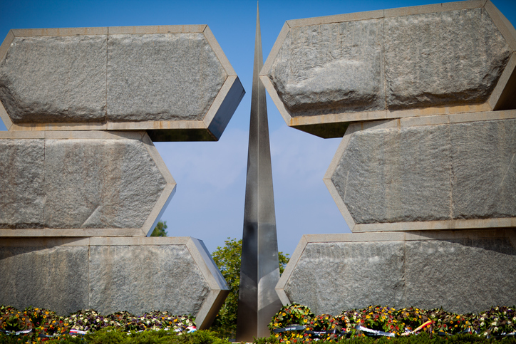 File:Jewish memorial.jpg