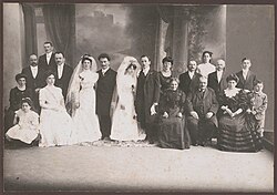 Double wedding of Bertha Rosenfelder to David Heimann, and Selma Heimann to Nathan Rosenfelder. Germany, 1909.