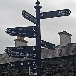 Bilingual English/Welsh Signpost