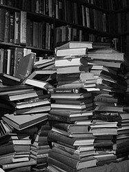 Books in a stack (a stack of books) - Flickr - austinevan