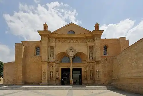 Cathedral Santa María La Menor, front entrance. The building shown is built in the gothic style and was completed in 1550. It has a gold-tinted coral limestone façade.