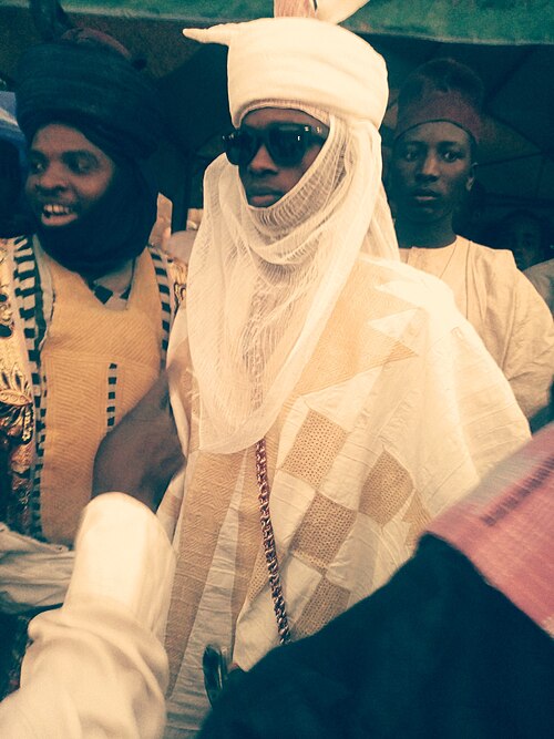 File:Hausa emirate dress code 01.jpg